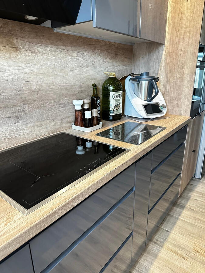 Cocina lacada con gola